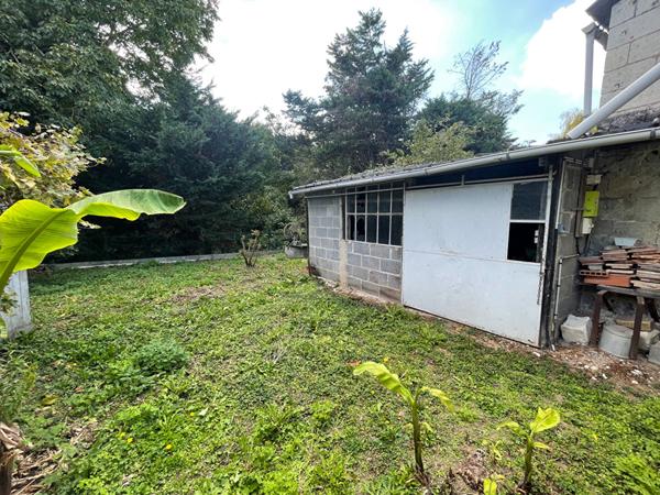 Saint Martin de la Place, maison à rénover dans le bourg de 123 m².