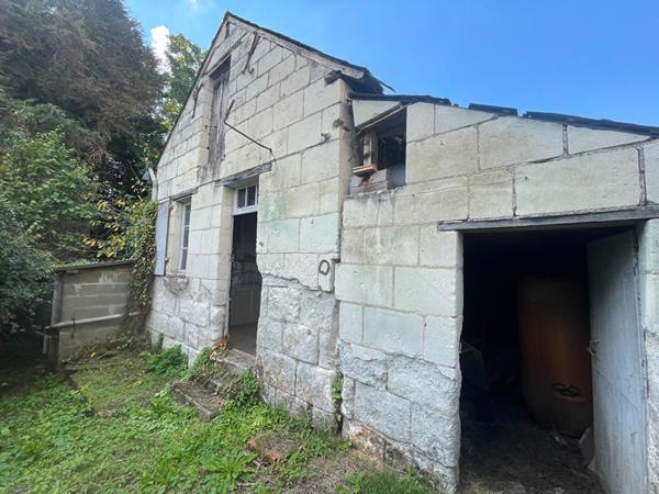 Saint Martin de la Place, maison à rénover dans le bourg de 123 m².