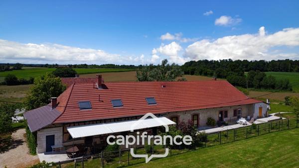 Propriété avec gîtes et chambres d’hôtes dans dépendances séparées et Maison bressane rénovée de 140 m² – Terrain 4374 m² –LOUHANS (71500)