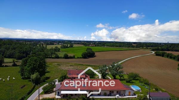 Propriété avec gîtes et chambres d’hôtes dans dépendances séparées et Maison bressane rénovée de 140 m² – Terrain 4374 m² –LOUHANS (71500)