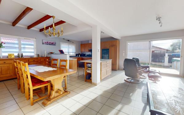 Maison à vendre    6 pièces • 170 m2 Chassieu