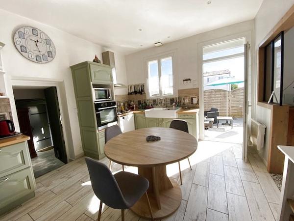 Médis (17600) MEDIS Centre, Maison 172 m² 4 chambres 7pieces