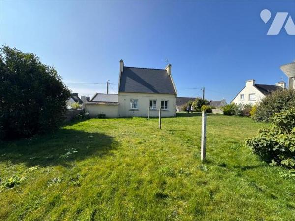 EN EXCLUSIVITE: Maison traditionnelle non-mitoyenne, située en fond d'impasse dans le bourg de ...