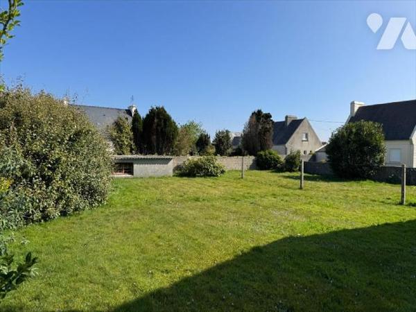 EN EXCLUSIVITE: Maison traditionnelle non-mitoyenne, située en fond d'impasse dans le bourg de ...