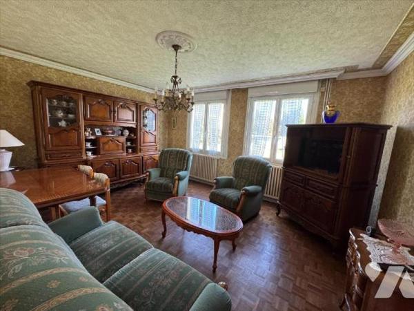 EN EXCLUSIVITE: Maison traditionnelle non-mitoyenne, située en fond d'impasse dans le bourg de ...