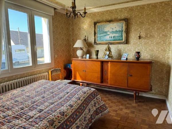 EN EXCLUSIVITE: Maison traditionnelle non-mitoyenne, située en fond d'impasse dans le bourg de ...