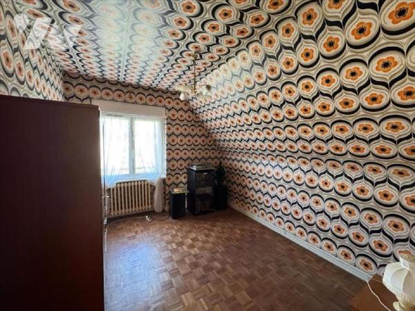 EN EXCLUSIVITE: Maison traditionnelle non-mitoyenne, située en fond d'impasse dans le bourg de ...