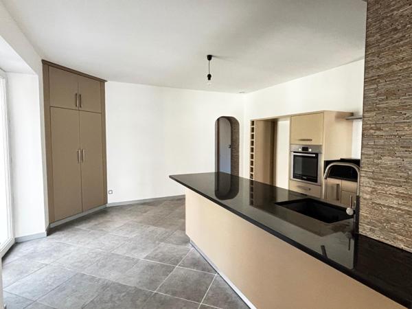 Maison entièrement rénovée T4