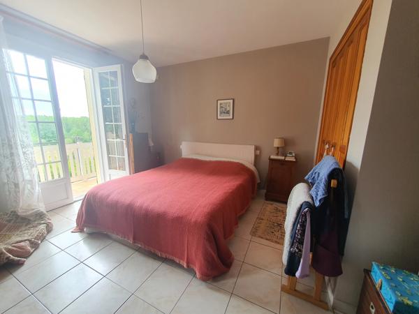 3 chambres, un sous sol et vues proche d'Eymet
