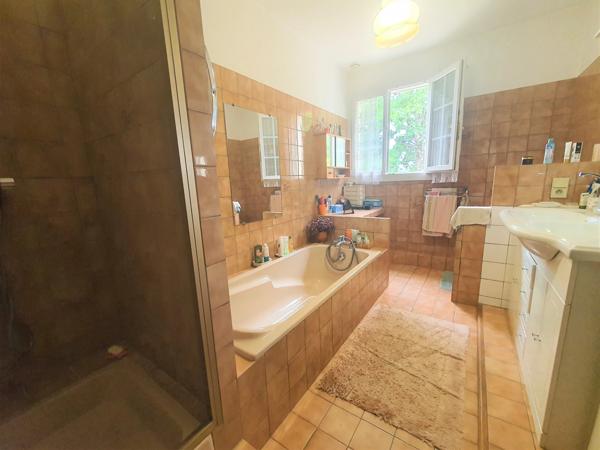 3 chambres, un sous sol et vues proche d'Eymet