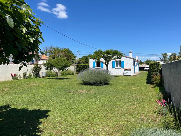 Saint-Pierre - À deux pas du port : maison avec studio indépendant sur 862 m² de terrain