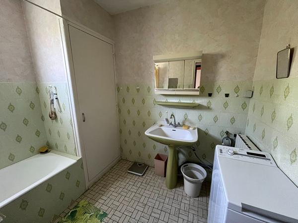 Saint-Pierre - À deux pas du port : maison avec studio indépendant sur 862 m² de terrain