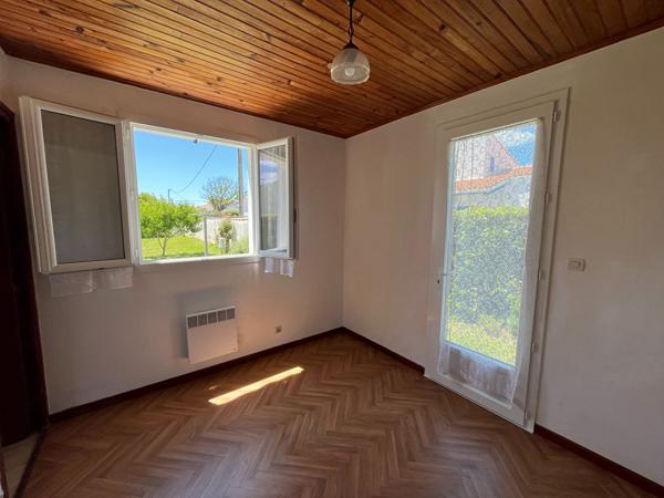 Saint-Pierre - À deux pas du port : maison avec studio indépendant sur 862 m² de terrain