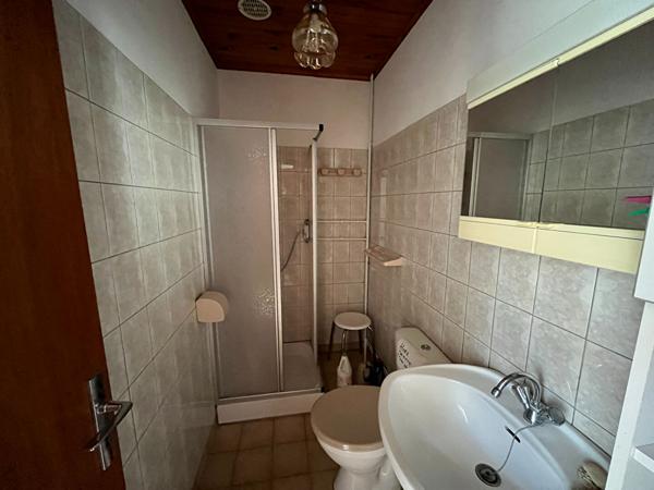 Saint-Pierre - À deux pas du port : maison avec studio indépendant sur 862 m² de terrain