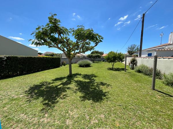 Saint-Pierre - À deux pas du port : maison avec studio indépendant sur 862 m² de terrain