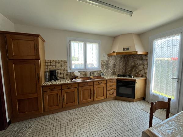 Saint-Pierre - À deux pas du port : maison avec studio indépendant sur 862 m² de terrain