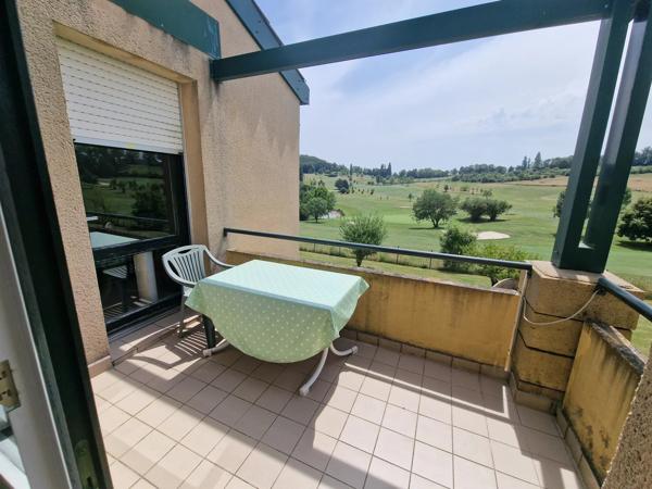 Appartement avec balcon donnant sur le trou 18 du golf