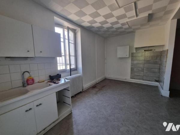 IMMEUBLE MIXTE A MARNAY