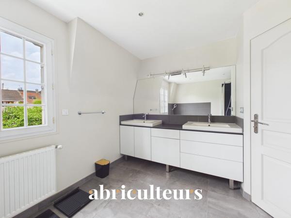 Maison familiale individuelle avec jardin 6 pièces 185 m² Ormesson-sur-Marne