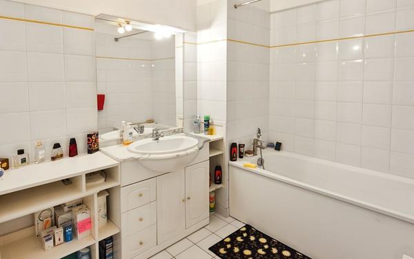 Appartement à louer    2 pièces •  Grenade