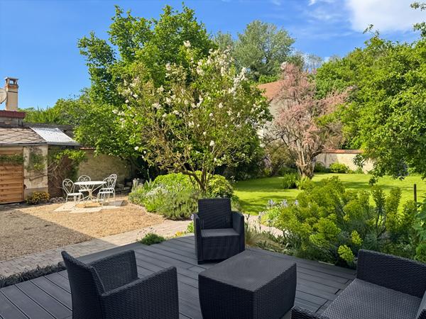 MAISON AVEC 5 CHAMBRES, GRAND JARDIN ET GARAGE
