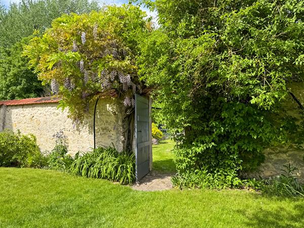 MAISON AVEC 5 CHAMBRES, GRAND JARDIN ET GARAGE