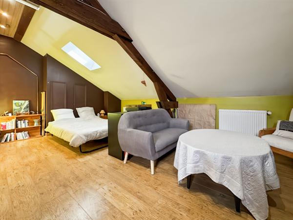 MAISON AVEC 5 CHAMBRES, GRAND JARDIN ET GARAGE