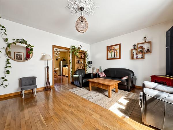 MAISON AVEC 5 CHAMBRES, GRAND JARDIN ET GARAGE