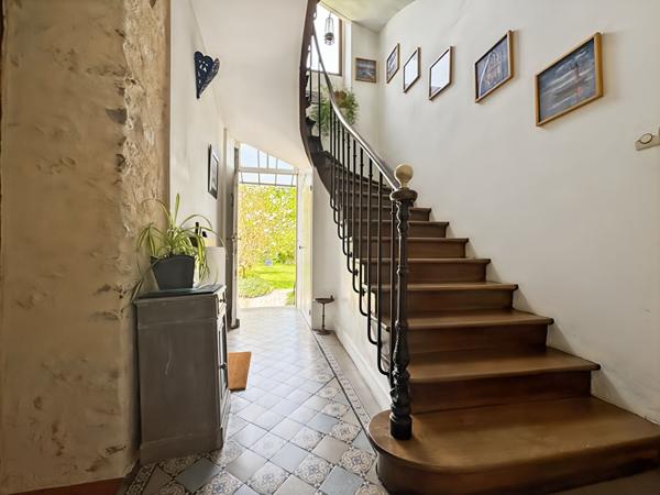 MAISON AVEC 5 CHAMBRES, GRAND JARDIN ET GARAGE