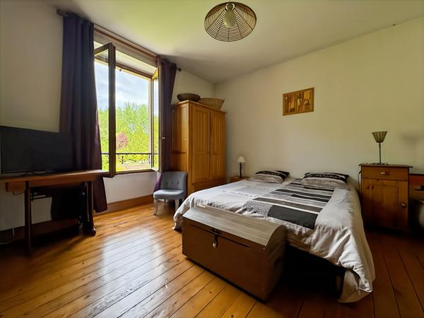 MAISON AVEC 5 CHAMBRES, GRAND JARDIN ET GARAGE