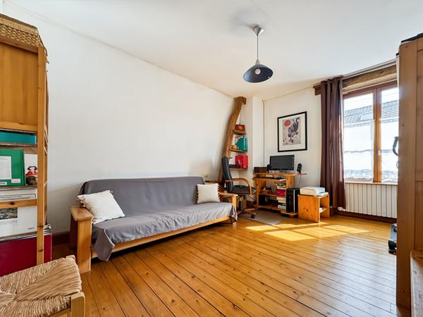MAISON AVEC 5 CHAMBRES, GRAND JARDIN ET GARAGE