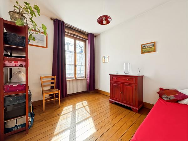 MAISON AVEC 5 CHAMBRES, GRAND JARDIN ET GARAGE