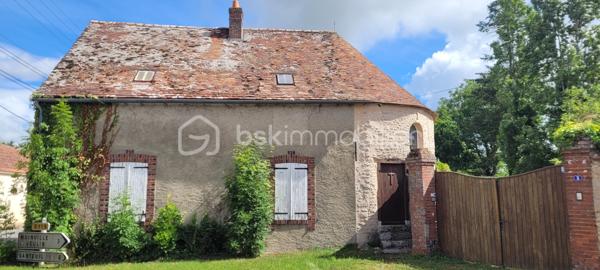Dans un charmant village à 20 km de Chartres et Auneau et quelques minutes de Sours, découvrez cette maison atypique et familiale de 114 m², habitable de plain-pied et édifiée dans une ancienne chapelle.
 - ATTENTION : La partie arrondie est restée consacrée et ne fait partie du bien en vente -

Dès que vous franchirez le portail, vous serez séduit par le côté intimiste du jardin qui est clos de murs, arboré et sans vis à vis.
L'entrée dessert une pièce de vie de 27 m² avec cheminée et une cuisine lumineuse de 13,5 m². Ces 2 pièces donnent accès à la terrasse par de grandes portes-fenêtres. Le RdC dispose également de 2 chambres ( 11 m² et 9 m²), une salle d'eau-WC et une buanderie. 
A l'étage, une charmante pièce palière dessert 2 chambres (9 m² et 12,5 m²) ainsi qu'un petit grenier aménageable.

Chauffage radiateurs tubulaires avec chaudière électrique. Cheminée à foyer ouvert avec bouches de chaleurs à l'étage.
Huisseries : châssis bois simple vitrage, avec survitrage et double-vitrage.
Assainissement non collectif non conforme mais opérationnel (bac de dégraissage et fosse septique avec épandage).

+ Les PLUS + :
  - Dépendance de 56m² et 5 m de haut pour stockage, garage et aménageable ;
  - Jardin sans aucun vis-à-vis et environnement calme ;
  - Petite cave voûtée ;
  - Portail électrique ;
  - Alarme dont el contrat peut être transféré ;
  - Raccordé fibre.

Travaux à prévoir :
  - Une partie de la couverture donnant sur la rue à changer avec lucarnes à remplacer ;
  - Revêtement muraux et sols à rafraichir en grande partie
  - Cuisine et salle d'eau à rénover 
  - Une partie de l'électricité à remettre aux normes

Pour améliorer la performance énergétique :
  - Une grande partie des fenêtres et des volets à changer ;
  - Isolation des murs ;
  - Isolation de la toiture ;
  - Pose d'une pompe à chaleur air-eau et ballon thermodynamique ;
  - Pose dune VMC double-flux.

Taxe foncière 2026 : 744 €

Si cette maison à fort potentiel correspond à vos attentes, appelez-moi !
  .
