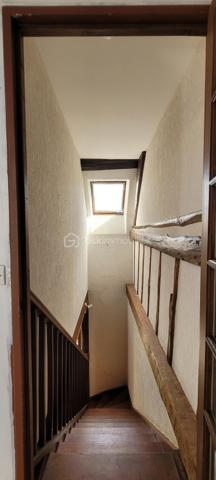 Dans un charmant village à 20 km de Chartres et Auneau et quelques minutes de Sours, découvrez cette maison atypique et familiale de 114 m², habitable de plain-pied et édifiée dans une ancienne chapelle.
 - ATTENTION : La partie arrondie est restée consacrée et ne fait partie du bien en vente -

Dès que vous franchirez le portail, vous serez séduit par le côté intimiste du jardin qui est clos de murs, arboré et sans vis à vis.
L'entrée dessert une pièce de vie de 27 m² avec cheminée et une cuisine lumineuse de 13,5 m². Ces 2 pièces donnent accès à la terrasse par de grandes portes-fenêtres. Le RdC dispose également de 2 chambres ( 11 m² et 9 m²), une salle d'eau-WC et une buanderie. 
A l'étage, une charmante pièce palière dessert 2 chambres (9 m² et 12,5 m²) ainsi qu'un petit grenier aménageable.

Chauffage radiateurs tubulaires avec chaudière électrique. Cheminée à foyer ouvert avec bouches de chaleurs à l'étage.
Huisseries : châssis bois simple vitrage, avec survitrage et double-vitrage.
Assainissement non collectif non conforme mais opérationnel (bac de dégraissage et fosse septique avec épandage).

+ Les PLUS + :
  - Dépendance de 56m² et 5 m de haut pour stockage, garage et aménageable ;
  - Jardin sans aucun vis-à-vis et environnement calme ;
  - Petite cave voûtée ;
  - Portail électrique ;
  - Alarme dont el contrat peut être transféré ;
  - Raccordé fibre.

Travaux à prévoir :
  - Une partie de la couverture donnant sur la rue à changer avec lucarnes à remplacer ;
  - Revêtement muraux et sols à rafraichir en grande partie
  - Cuisine et salle d'eau à rénover 
  - Une partie de l'électricité à remettre aux normes

Pour améliorer la performance énergétique :
  - Une grande partie des fenêtres et des volets à changer ;
  - Isolation des murs ;
  - Isolation de la toiture ;
  - Pose d'une pompe à chaleur air-eau et ballon thermodynamique ;
  - Pose dune VMC double-flux.

Taxe foncière 2026 : 744 €

Si cette maison à fort potentiel correspond à vos attentes, appelez-moi !
  .