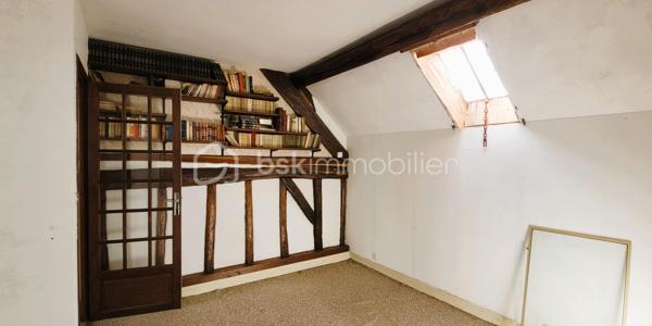 Dans un charmant village à 20 km de Chartres et Auneau et quelques minutes de Sours, découvrez cette maison atypique et familiale de 114 m², habitable de plain-pied et édifiée dans une ancienne chapelle.
 - ATTENTION : La partie arrondie est restée consacrée et ne fait partie du bien en vente -

Dès que vous franchirez le portail, vous serez séduit par le côté intimiste du jardin qui est clos de murs, arboré et sans vis à vis.
L'entrée dessert une pièce de vie de 27 m² avec cheminée et une cuisine lumineuse de 13,5 m². Ces 2 pièces donnent accès à la terrasse par de grandes portes-fenêtres. Le RdC dispose également de 2 chambres ( 11 m² et 9 m²), une salle d'eau-WC et une buanderie. 
A l'étage, une charmante pièce palière dessert 2 chambres (9 m² et 12,5 m²) ainsi qu'un petit grenier aménageable.

Chauffage radiateurs tubulaires avec chaudière électrique. Cheminée à foyer ouvert avec bouches de chaleurs à l'étage.
Huisseries : châssis bois simple vitrage, avec survitrage et double-vitrage.
Assainissement non collectif non conforme mais opérationnel (bac de dégraissage et fosse septique avec épandage).

+ Les PLUS + :
  - Dépendance de 56m² et 5 m de haut pour stockage, garage et aménageable ;
  - Jardin sans aucun vis-à-vis et environnement calme ;
  - Petite cave voûtée ;
  - Portail électrique ;
  - Alarme dont el contrat peut être transféré ;
  - Raccordé fibre.

Travaux à prévoir :
  - Une partie de la couverture donnant sur la rue à changer avec lucarnes à remplacer ;
  - Revêtement muraux et sols à rafraichir en grande partie
  - Cuisine et salle d'eau à rénover 
  - Une partie de l'électricité à remettre aux normes

Pour améliorer la performance énergétique :
  - Une grande partie des fenêtres et des volets à changer ;
  - Isolation des murs ;
  - Isolation de la toiture ;
  - Pose d'une pompe à chaleur air-eau et ballon thermodynamique ;
  - Pose dune VMC double-flux.

Taxe foncière 2026 : 744 €

Si cette maison à fort potentiel correspond à vos attentes, appelez-moi !
  .