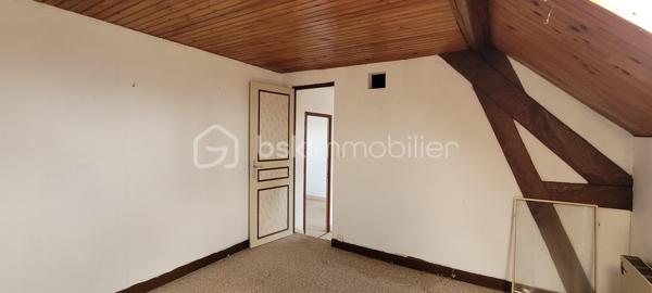 Dans un charmant village à 20 km de Chartres et Auneau et quelques minutes de Sours, découvrez cette maison atypique et familiale de 114 m², habitable de plain-pied et édifiée dans une ancienne chapelle.
 - ATTENTION : La partie arrondie est restée consacrée et ne fait partie du bien en vente -

Dès que vous franchirez le portail, vous serez séduit par le côté intimiste du jardin qui est clos de murs, arboré et sans vis à vis.
L'entrée dessert une pièce de vie de 27 m² avec cheminée et une cuisine lumineuse de 13,5 m². Ces 2 pièces donnent accès à la terrasse par de grandes portes-fenêtres. Le RdC dispose également de 2 chambres ( 11 m² et 9 m²), une salle d'eau-WC et une buanderie. 
A l'étage, une charmante pièce palière dessert 2 chambres (9 m² et 12,5 m²) ainsi qu'un petit grenier aménageable.

Chauffage radiateurs tubulaires avec chaudière électrique. Cheminée à foyer ouvert avec bouches de chaleurs à l'étage.
Huisseries : châssis bois simple vitrage, avec survitrage et double-vitrage.
Assainissement non collectif non conforme mais opérationnel (bac de dégraissage et fosse septique avec épandage).

+ Les PLUS + :
  - Dépendance de 56m² et 5 m de haut pour stockage, garage et aménageable ;
  - Jardin sans aucun vis-à-vis et environnement calme ;
  - Petite cave voûtée ;
  - Portail électrique ;
  - Alarme dont el contrat peut être transféré ;
  - Raccordé fibre.

Travaux à prévoir :
  - Une partie de la couverture donnant sur la rue à changer avec lucarnes à remplacer ;
  - Revêtement muraux et sols à rafraichir en grande partie
  - Cuisine et salle d'eau à rénover 
  - Une partie de l'électricité à remettre aux normes

Pour améliorer la performance énergétique :
  - Une grande partie des fenêtres et des volets à changer ;
  - Isolation des murs ;
  - Isolation de la toiture ;
  - Pose d'une pompe à chaleur air-eau et ballon thermodynamique ;
  - Pose dune VMC double-flux.

Taxe foncière 2026 : 744 €

Si cette maison à fort potentiel correspond à vos attentes, appelez-moi !
  .