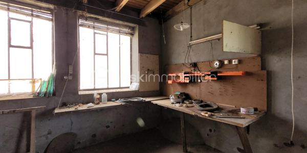 Dans un charmant village à 20 km de Chartres et Auneau et quelques minutes de Sours, découvrez cette maison atypique et familiale de 114 m², habitable de plain-pied et édifiée dans une ancienne chapelle.
 - ATTENTION : La partie arrondie est restée consacrée et ne fait partie du bien en vente -

Dès que vous franchirez le portail, vous serez séduit par le côté intimiste du jardin qui est clos de murs, arboré et sans vis à vis.
L'entrée dessert une pièce de vie de 27 m² avec cheminée et une cuisine lumineuse de 13,5 m². Ces 2 pièces donnent accès à la terrasse par de grandes portes-fenêtres. Le RdC dispose également de 2 chambres ( 11 m² et 9 m²), une salle d'eau-WC et une buanderie. 
A l'étage, une charmante pièce palière dessert 2 chambres (9 m² et 12,5 m²) ainsi qu'un petit grenier aménageable.

Chauffage radiateurs tubulaires avec chaudière électrique. Cheminée à foyer ouvert avec bouches de chaleurs à l'étage.
Huisseries : châssis bois simple vitrage, avec survitrage et double-vitrage.
Assainissement non collectif non conforme mais opérationnel (bac de dégraissage et fosse septique avec épandage).

+ Les PLUS + :
  - Dépendance de 56m² et 5 m de haut pour stockage, garage et aménageable ;
  - Jardin sans aucun vis-à-vis et environnement calme ;
  - Petite cave voûtée ;
  - Portail électrique ;
  - Alarme dont el contrat peut être transféré ;
  - Raccordé fibre.

Travaux à prévoir :
  - Une partie de la couverture donnant sur la rue à changer avec lucarnes à remplacer ;
  - Revêtement muraux et sols à rafraichir en grande partie
  - Cuisine et salle d'eau à rénover 
  - Une partie de l'électricité à remettre aux normes

Pour améliorer la performance énergétique :
  - Une grande partie des fenêtres et des volets à changer ;
  - Isolation des murs ;
  - Isolation de la toiture ;
  - Pose d'une pompe à chaleur air-eau et ballon thermodynamique ;
  - Pose dune VMC double-flux.

Taxe foncière 2026 : 744 €

Si cette maison à fort potentiel correspond à vos attentes, appelez-moi !
  .
