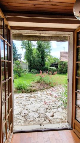 Dans un charmant village à 20 km de Chartres et Auneau et quelques minutes de Sours, découvrez cette maison atypique et familiale de 114 m², habitable de plain-pied et édifiée dans une ancienne chapelle.
 - ATTENTION : La partie arrondie est restée consacrée et ne fait partie du bien en vente -

Dès que vous franchirez le portail, vous serez séduit par le côté intimiste du jardin qui est clos de murs, arboré et sans vis à vis.
L'entrée dessert une pièce de vie de 27 m² avec cheminée et une cuisine lumineuse de 13,5 m². Ces 2 pièces donnent accès à la terrasse par de grandes portes-fenêtres. Le RdC dispose également de 2 chambres ( 11 m² et 9 m²), une salle d'eau-WC et une buanderie. 
A l'étage, une charmante pièce palière dessert 2 chambres (9 m² et 12,5 m²) ainsi qu'un petit grenier aménageable.

Chauffage radiateurs tubulaires avec chaudière électrique. Cheminée à foyer ouvert avec bouches de chaleurs à l'étage.
Huisseries : châssis bois simple vitrage, avec survitrage et double-vitrage.
Assainissement non collectif non conforme mais opérationnel (bac de dégraissage et fosse septique avec épandage).

+ Les PLUS + :
  - Dépendance de 56m² et 5 m de haut pour stockage, garage et aménageable ;
  - Jardin sans aucun vis-à-vis et environnement calme ;
  - Petite cave voûtée ;
  - Portail électrique ;
  - Alarme dont el contrat peut être transféré ;
  - Raccordé fibre.

Travaux à prévoir :
  - Une partie de la couverture donnant sur la rue à changer avec lucarnes à remplacer ;
  - Revêtement muraux et sols à rafraichir en grande partie
  - Cuisine et salle d'eau à rénover 
  - Une partie de l'électricité à remettre aux normes

Pour améliorer la performance énergétique :
  - Une grande partie des fenêtres et des volets à changer ;
  - Isolation des murs ;
  - Isolation de la toiture ;
  - Pose d'une pompe à chaleur air-eau et ballon thermodynamique ;
  - Pose dune VMC double-flux.

Taxe foncière 2026 : 744 €

Si cette maison à fort potentiel correspond à vos attentes, appelez-moi !
  .