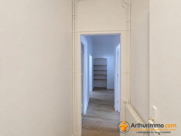 Vente                                                      Appartement
                        
                     3 pièces                      63 m2                     à Rueil-Malmaison