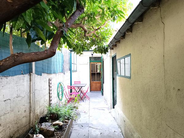 Arles (13200) A 5 minutes à pied de La Porte de la Cavalerie, maison de ville avec extérieur.