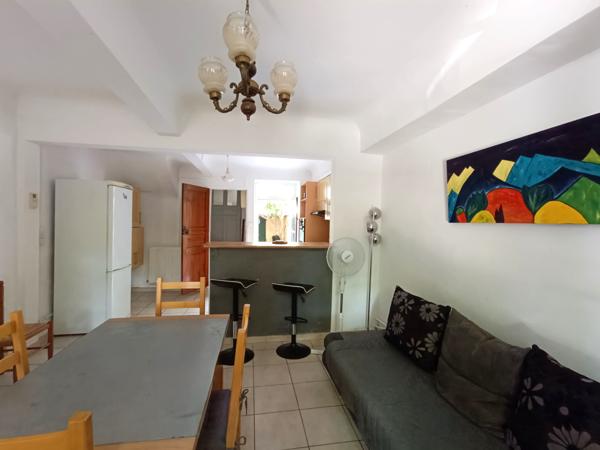 Arles (13200) A 5 minutes à pied de La Porte de la Cavalerie, maison de ville avec extérieur.