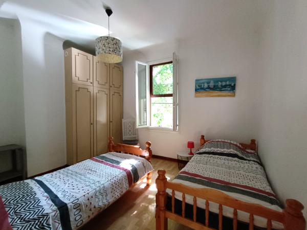 Arles (13200) A 5 minutes à pied de La Porte de la Cavalerie, maison de ville avec extérieur.