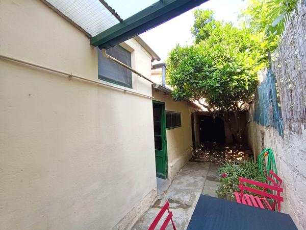 Arles (13200) A 5 minutes à pied de La Porte de la Cavalerie, maison de ville avec extérieur.