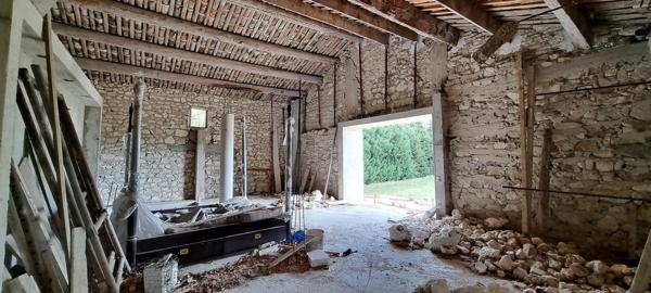 Pernes-les-Fontaines (84210) À acheter à Pernes-Les-Fontaines (84) : immense maison