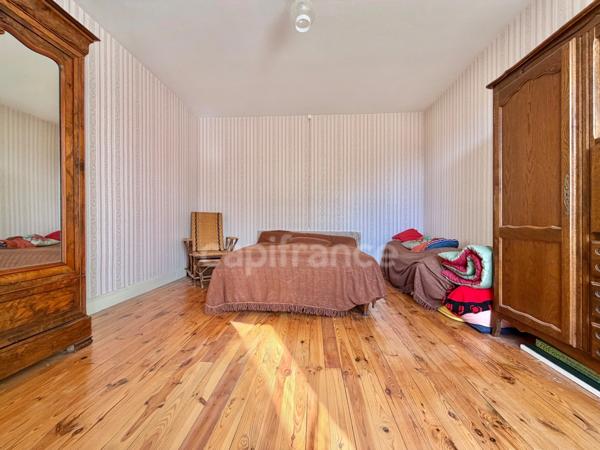 MAISON DE VILLAGE DE 185 M2 À RÉNOVER, 6 CHAMBRES, TERRAIN DÉPORTÉ DE 208 M2, COMBLES AMÉNAGEABLES DE 120 M2, FIBRE OPTIQUE, GARAGE, ATELIER, CAVE VOÛTÉE, TOUT-À-LÉGOUT, TF 182€