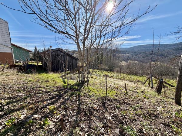 MAISON DE VILLAGE DE 185 M2 À RÉNOVER, 6 CHAMBRES, TERRAIN DÉPORTÉ DE 208 M2, COMBLES AMÉNAGEABLES DE 120 M2, FIBRE OPTIQUE, GARAGE, ATELIER, CAVE VOÛTÉE, TOUT-À-LÉGOUT, TF 182€