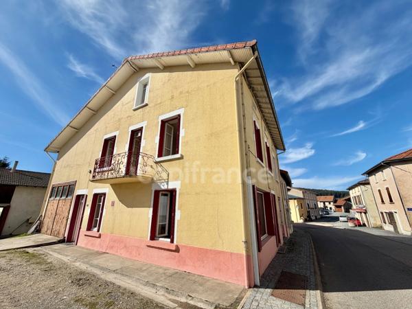 MAISON DE VILLAGE DE 185 M2 À RÉNOVER, 6 CHAMBRES, TERRAIN DÉPORTÉ DE 208 M2, COMBLES AMÉNAGEABLES DE 120 M2, FIBRE OPTIQUE, GARAGE, ATELIER, CAVE VOÛTÉE, TOUT-À-LÉGOUT, TF 182€