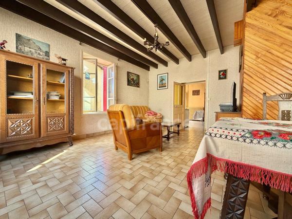 MAISON DE VILLAGE DE 185 M2 À RÉNOVER, 6 CHAMBRES, TERRAIN DÉPORTÉ DE 208 M2, COMBLES AMÉNAGEABLES DE 120 M2, FIBRE OPTIQUE, GARAGE, ATELIER, CAVE VOÛTÉE, TOUT-À-LÉGOUT, TF 182€