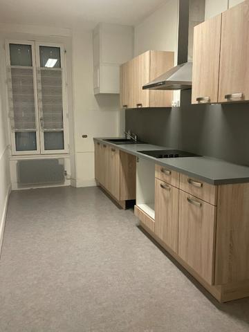 BEL APPARTEMENT SITUE AU COEUR DU CENTRE-VILLE D'ISSOUDUN