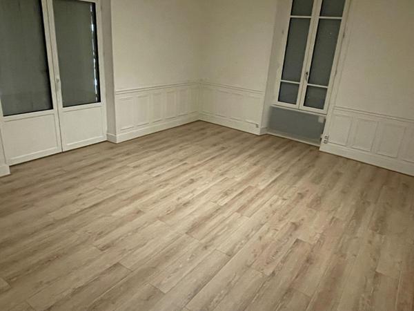 BEL APPARTEMENT SITUE AU COEUR DU CENTRE-VILLE D'ISSOUDUN